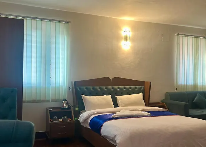 Pahuna Ghar Hotel 3*