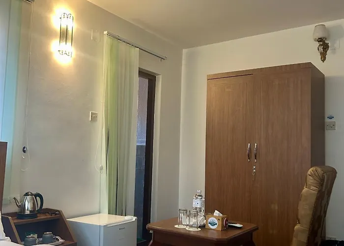Pahuna Ghar 3*