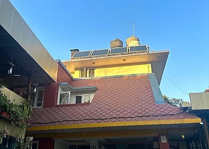 Pahuna Ghar 3*