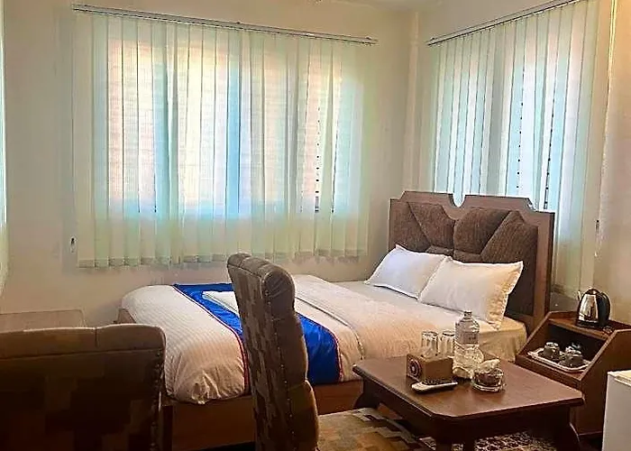 Hotel Pahuna Ghar 3*